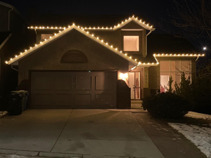 minimalist holiday lighting on house